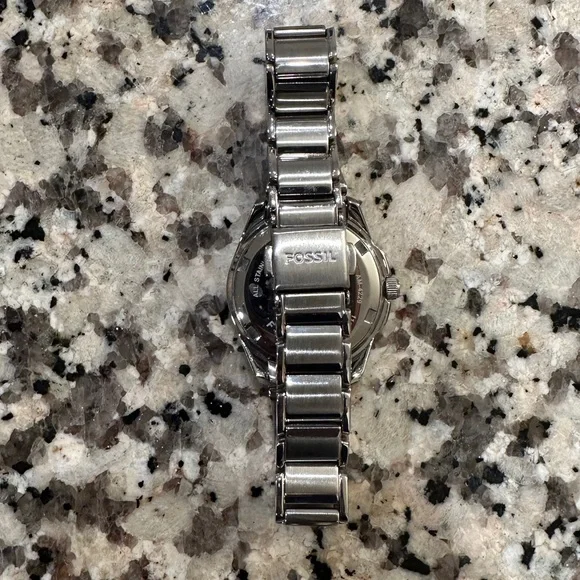⌚ Fossil Women’s Silver Watch | Stainless Steel | Crystal Bezel - Picture 4 of 5